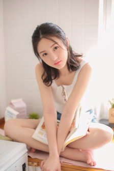 吃着她的小核桃